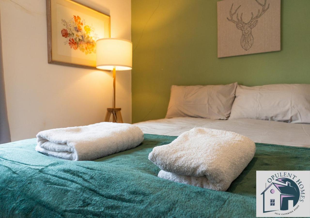 Contractors Pad - 4 Bed Town House - Cent Reading - Free Parkingヴィラ エクステリア 写真