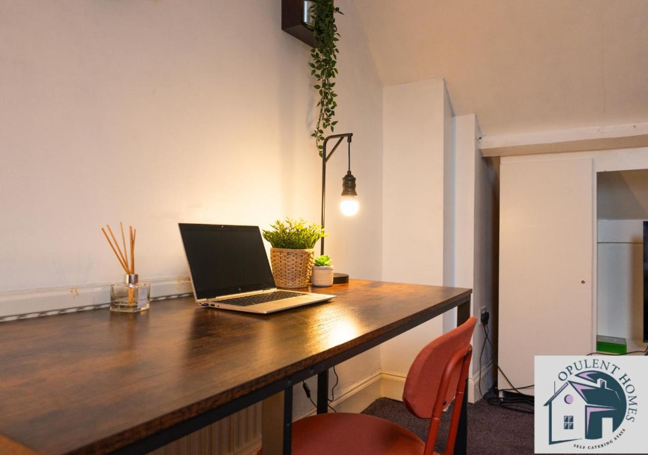 Contractors Pad - 4 Bed Town House - Cent Reading - Free Parkingヴィラ エクステリア 写真